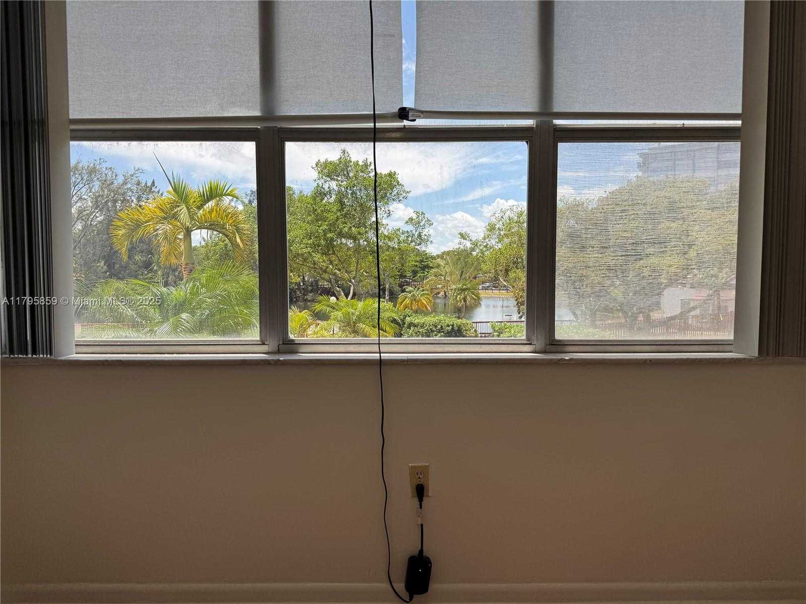 Small Image of 1300 NORTH EAST MIAMI GARDENS DR #213E, Miami Number 30
