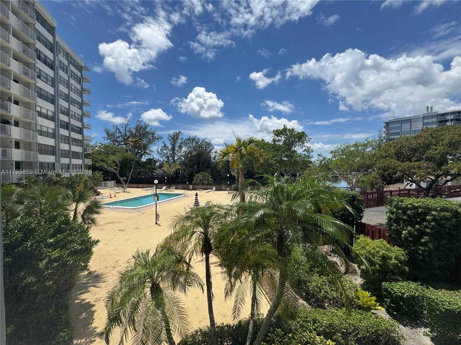 Small Image of 1300 NORTH EAST MIAMI GARDENS DR #213E, Miami Number 5