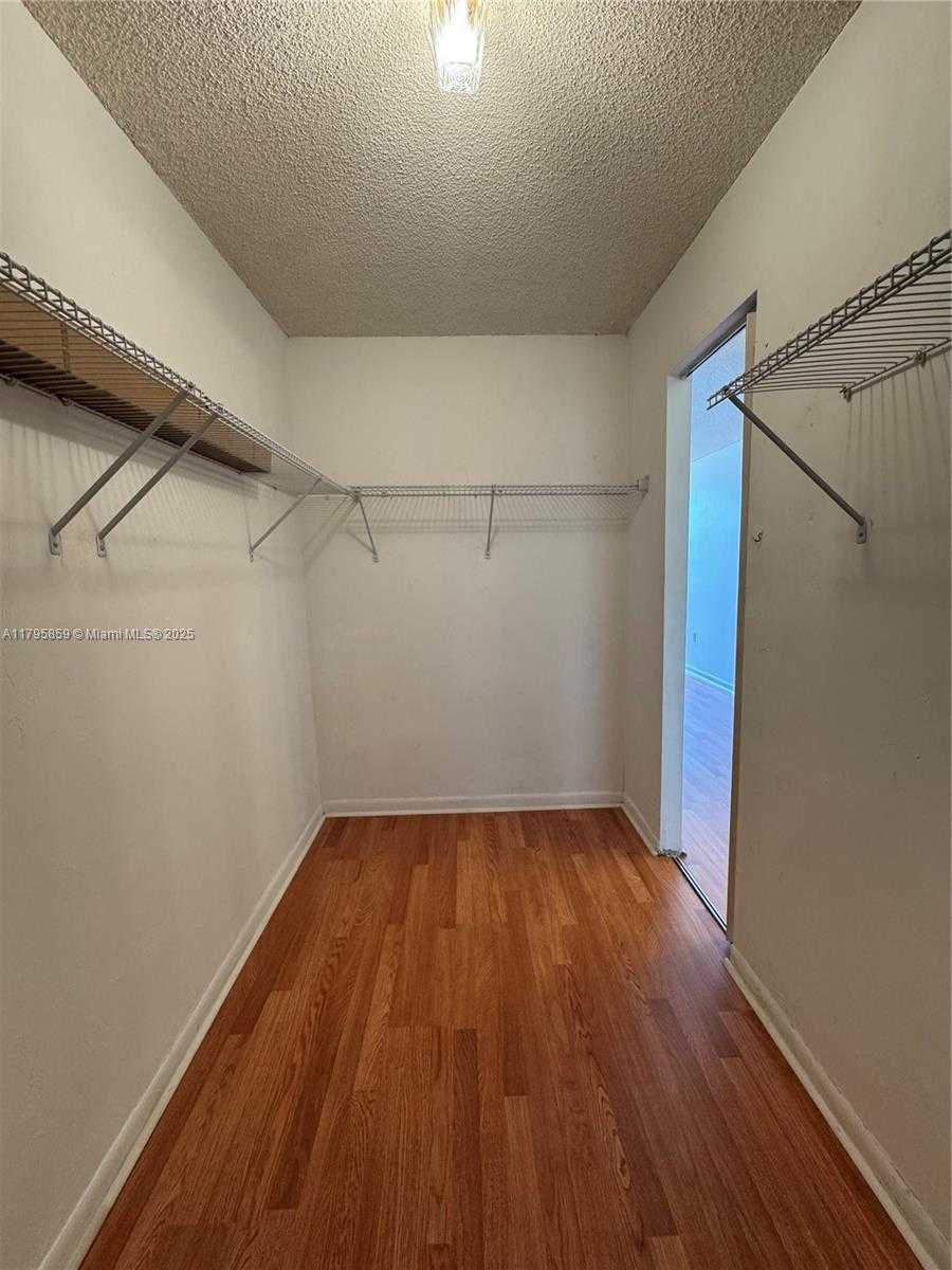 Small Image of 1300 NORTH EAST MIAMI GARDENS DR #213E, Miami Number 8