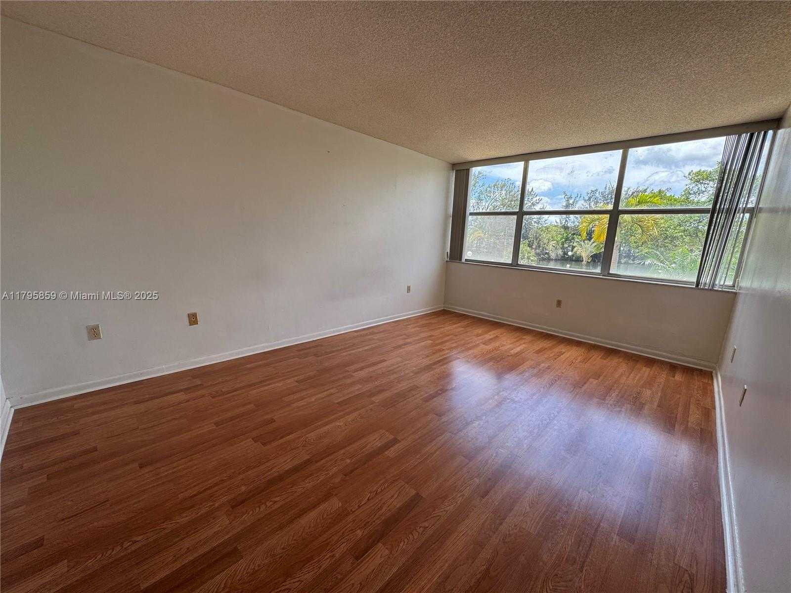 Small Image of 1300 NORTH EAST MIAMI GARDENS DR #213E, Miami Number 9