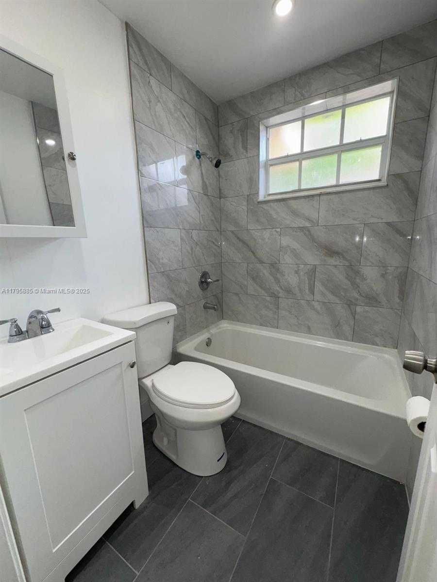Small Image of 1315 NW 3rd St, Miami, FL 33125, USA Number 3