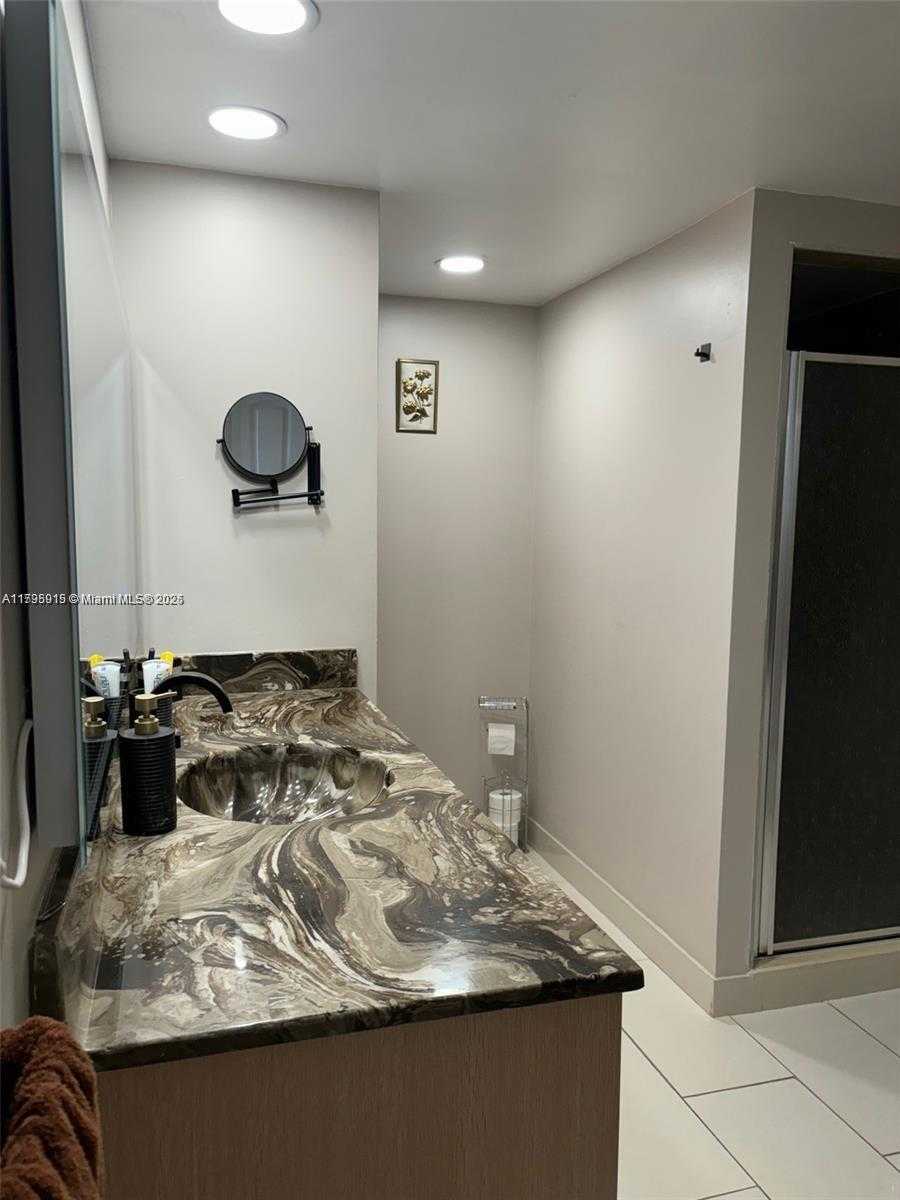Small Image of 1865 SOUTH OCEAN DR #12N, Hallandale Beach Number 5