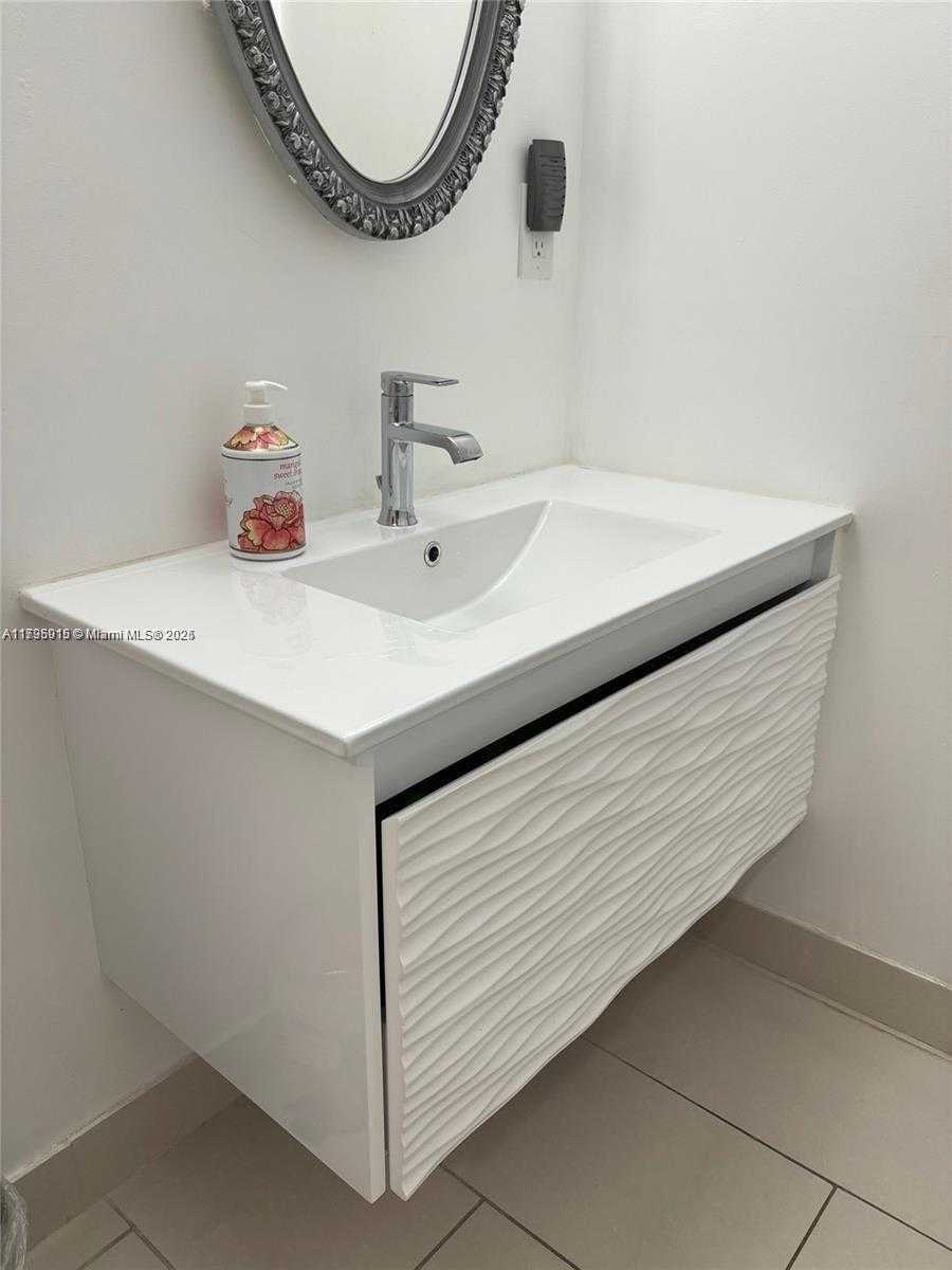 Small Image of 1865 SOUTH OCEAN DR #12N, Hallandale Beach Number 9