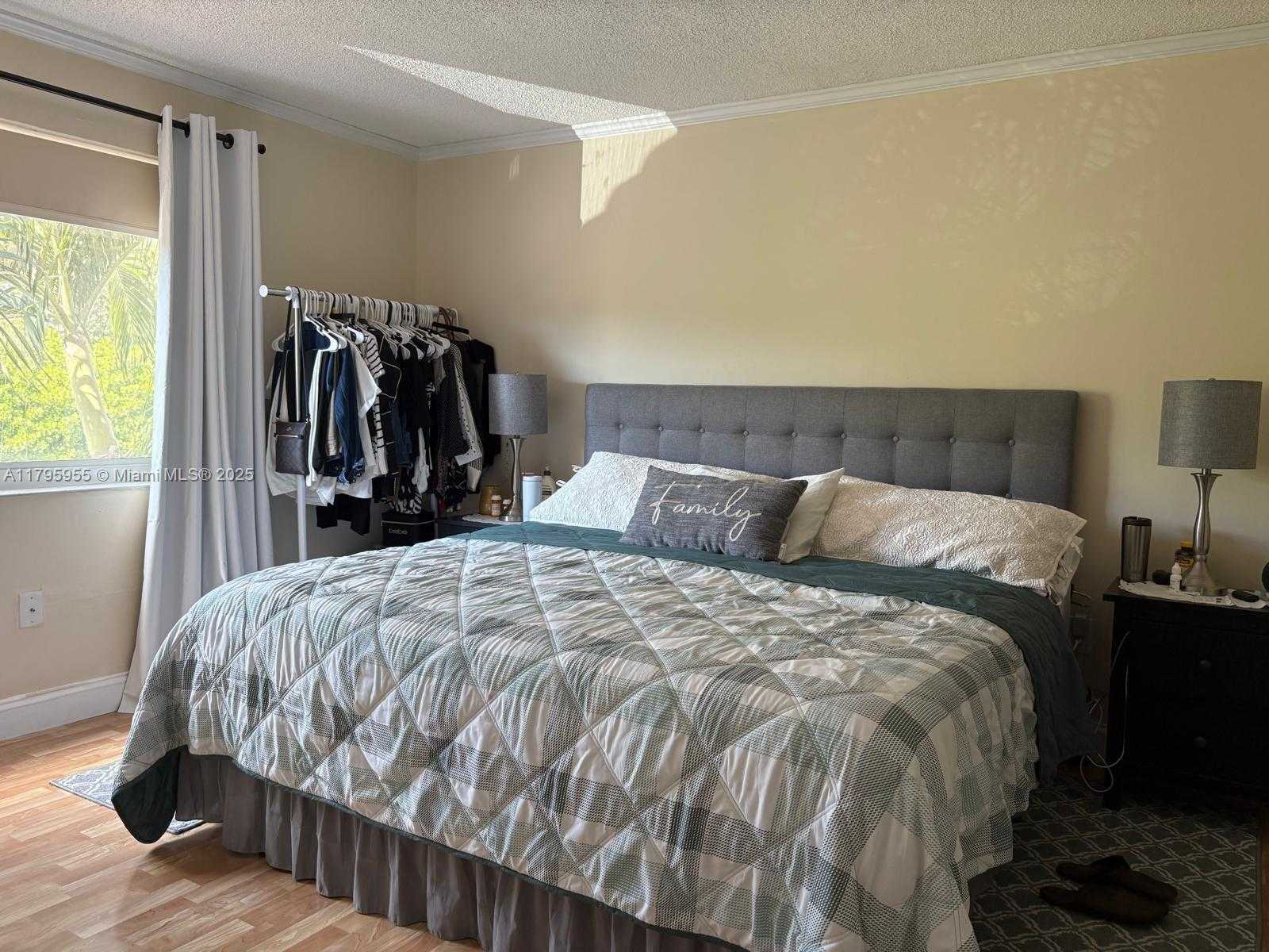 Small Image of 8039 LAKE DR #203, Doral Number 12