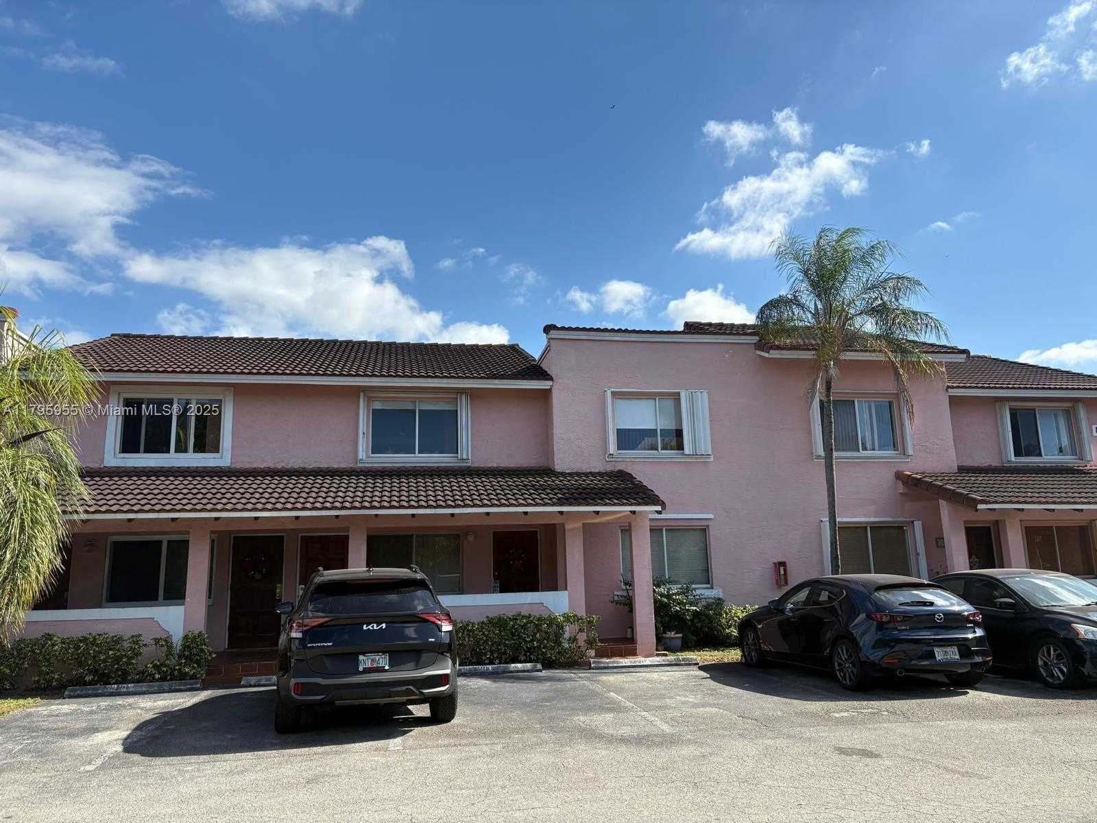 Small Image of 8039 LAKE DR #203, Doral Number 2