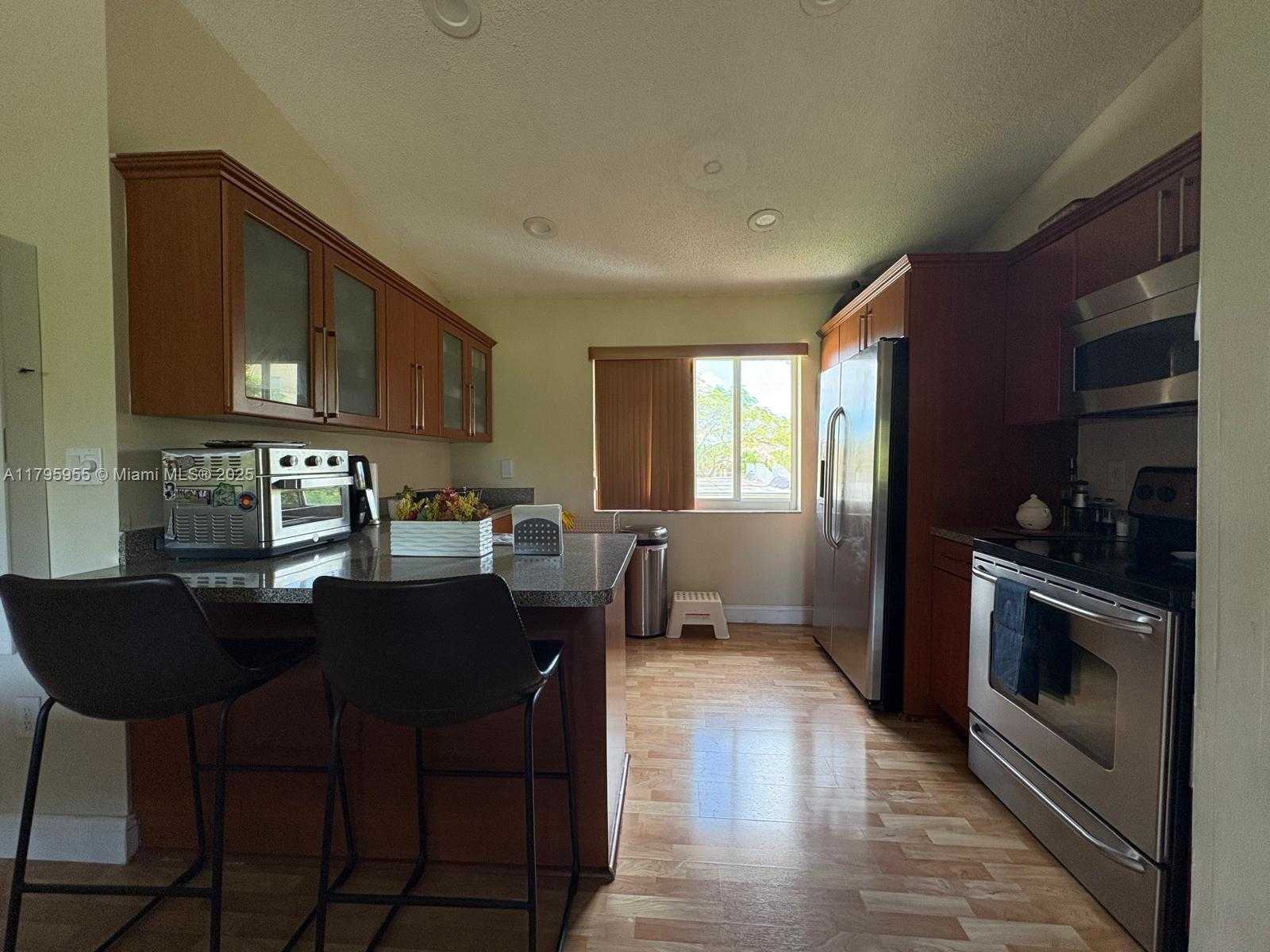 Small Image of 8039 LAKE DR #203, Doral Number 8
