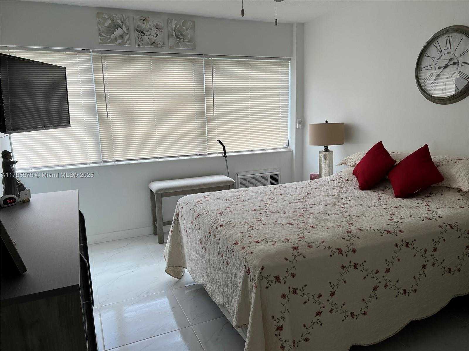 Small Image of 220 KINGS POINT DR #512, Sunny Isles Beach Number 11
