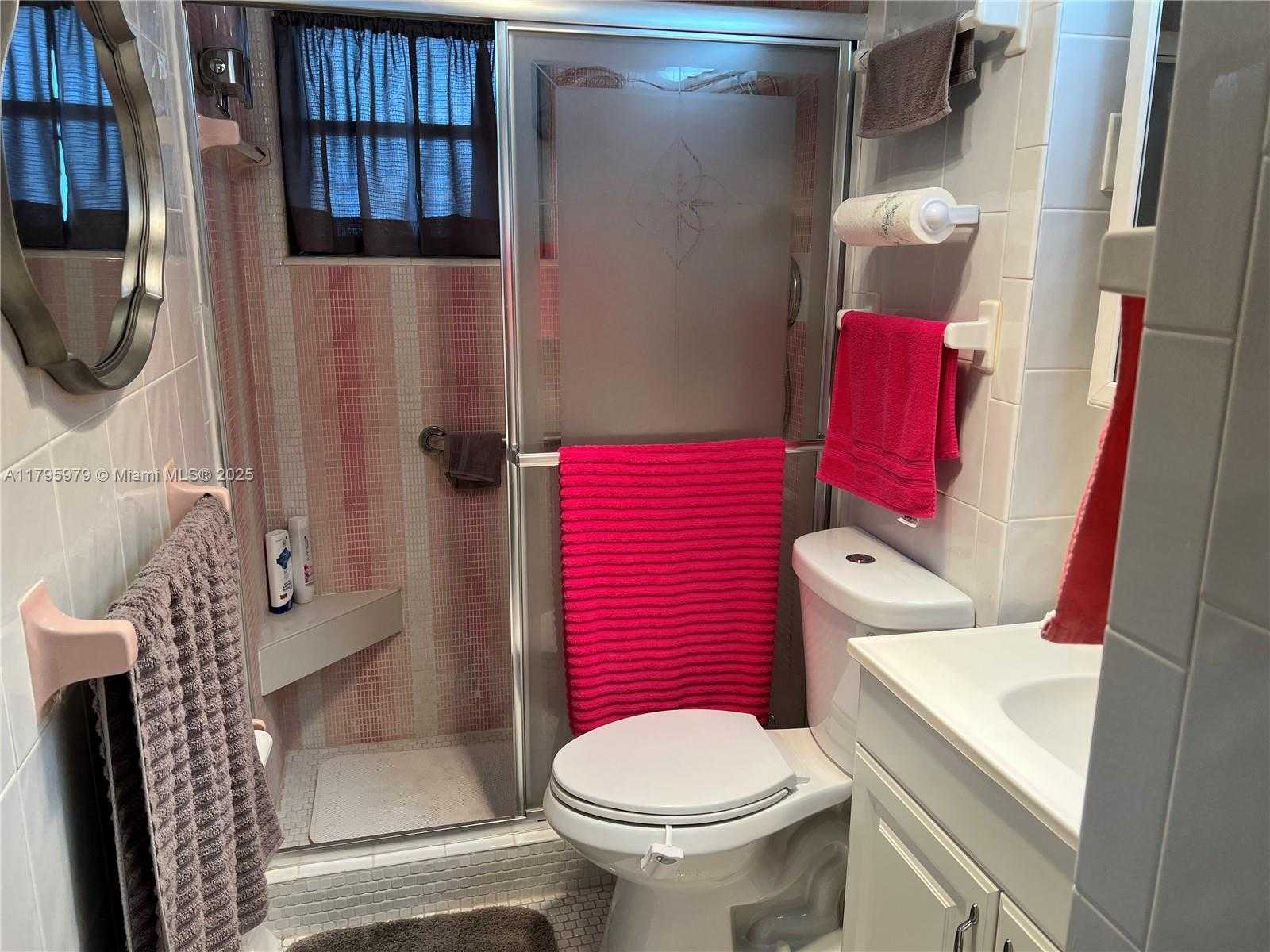 Small Image of 220 KINGS POINT DR #512, Sunny Isles Beach Number 15