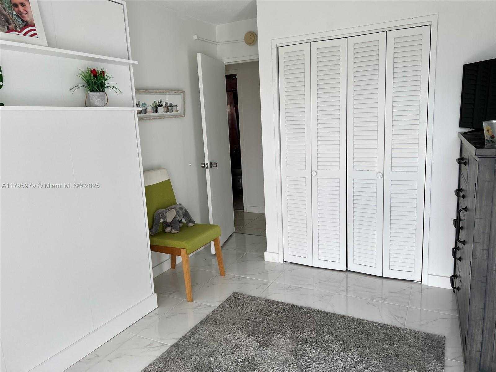 Small Image of 220 KINGS POINT DR #512, Sunny Isles Beach Number 18