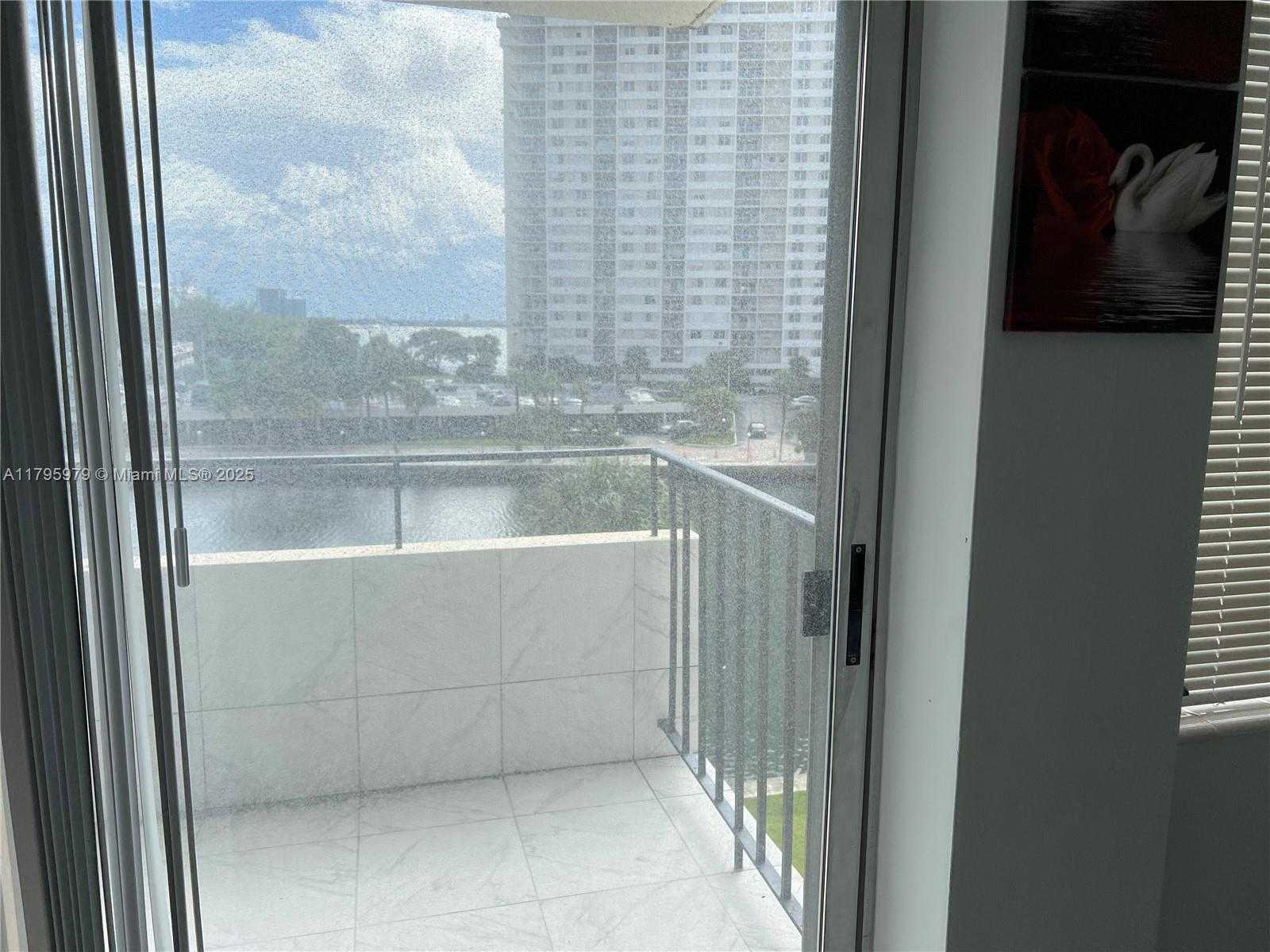 Small Image of 220 KINGS POINT DR #512, Sunny Isles Beach Number 19