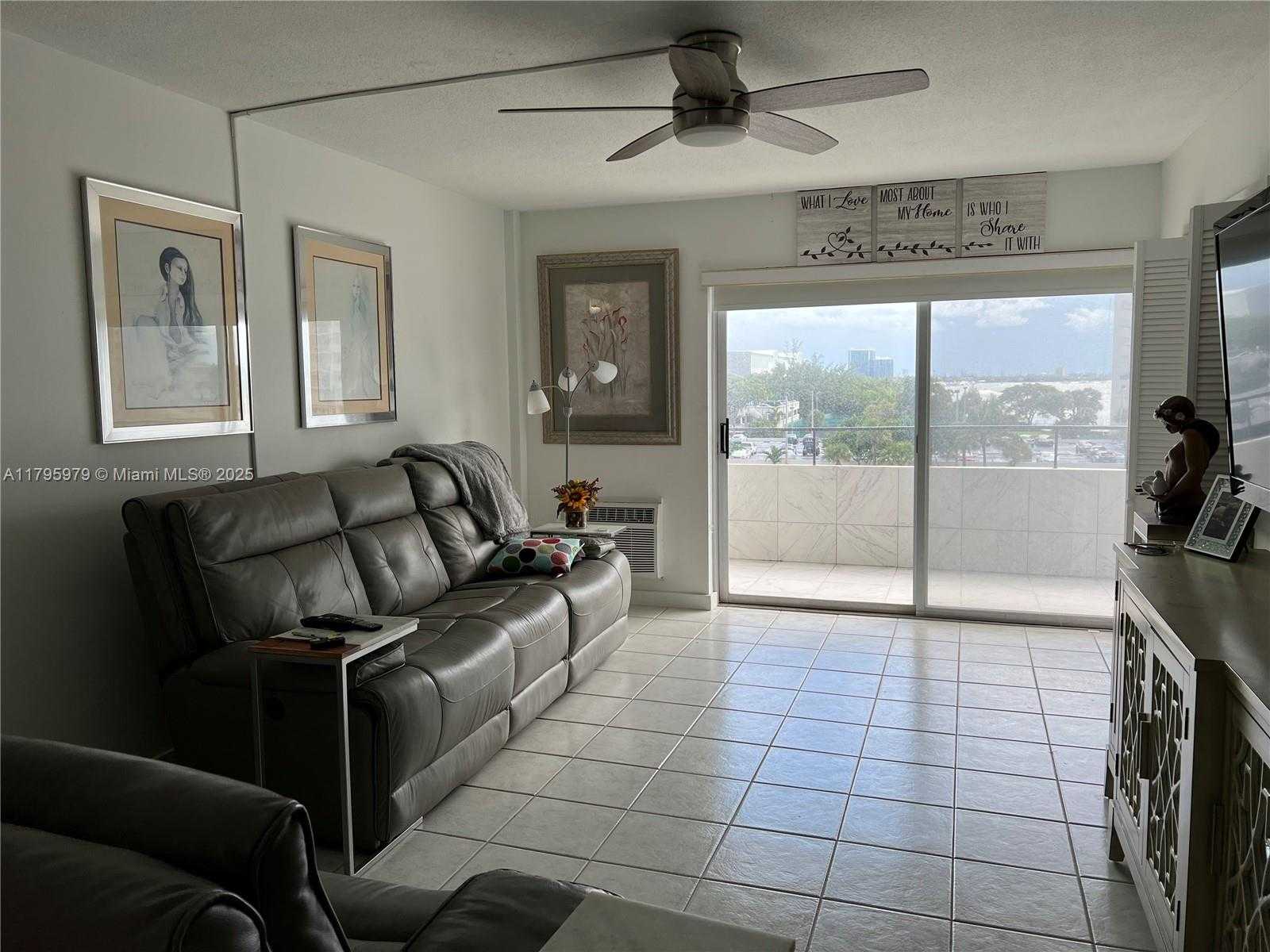 Small Image of 220 KINGS POINT DR #512, Sunny Isles Beach Number 2