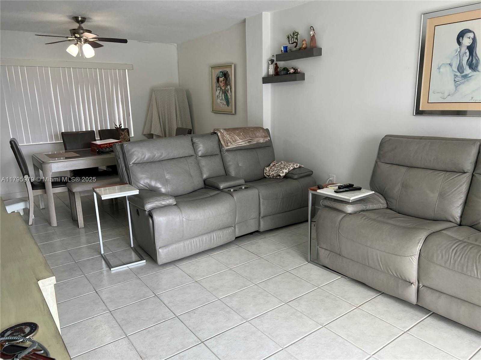Small Image of 220 KINGS POINT DR #512, Sunny Isles Beach Number 5