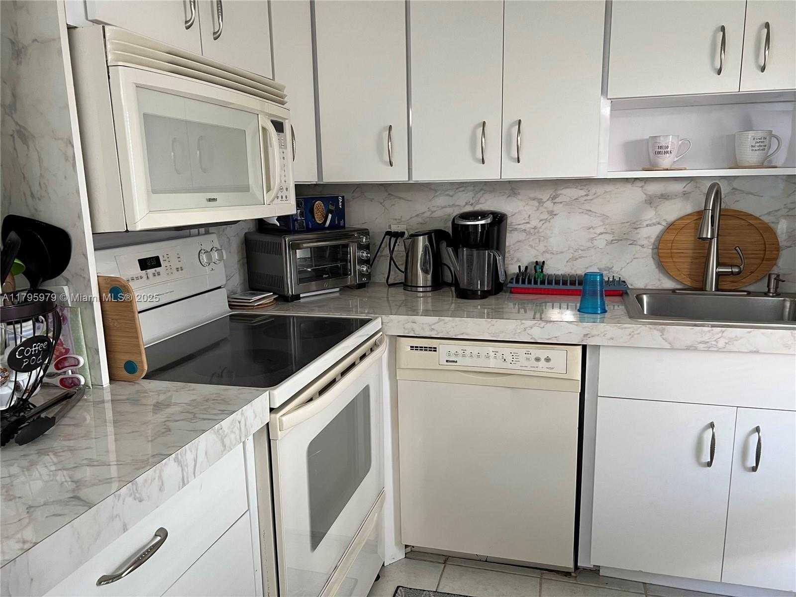 Small Image of 220 KINGS POINT DR #512, Sunny Isles Beach Number 6