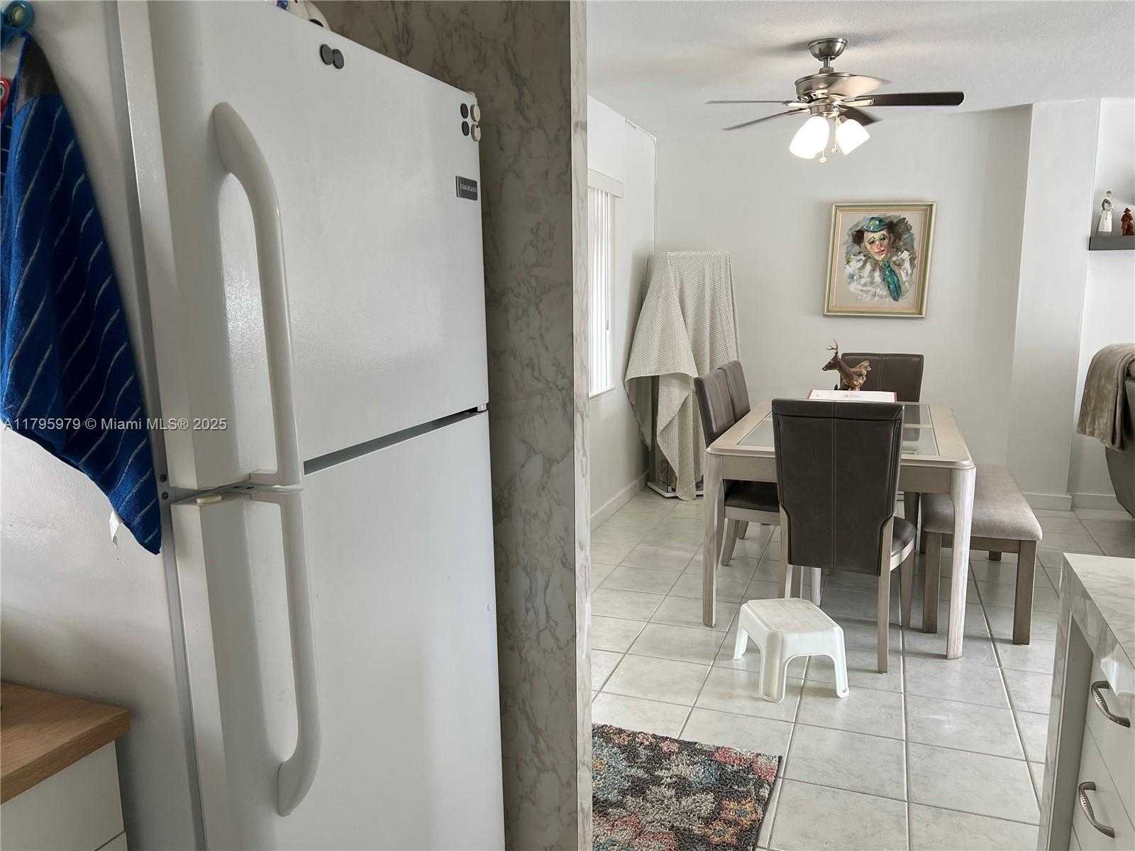Small Image of 220 KINGS POINT DR #512, Sunny Isles Beach Number 8