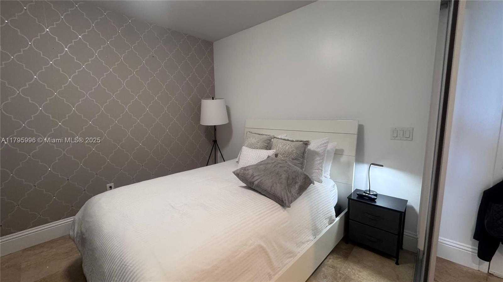 Small Image of 1830 SOUTH OCEAN DR( AVAIL ASAP ) #4411, Hallandale Beach Number 26
