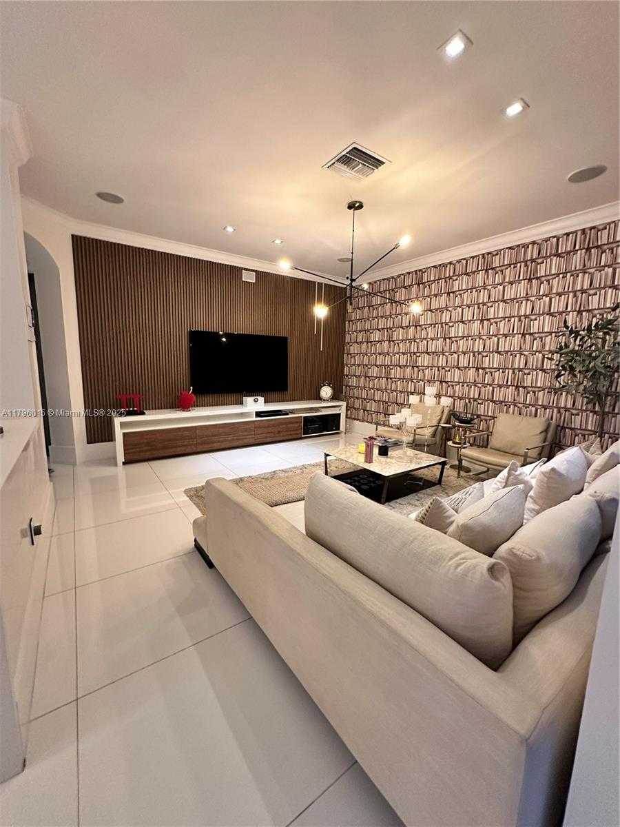 Small Image of 6801 NORTH WEST 113TH CT, Doral Number 14