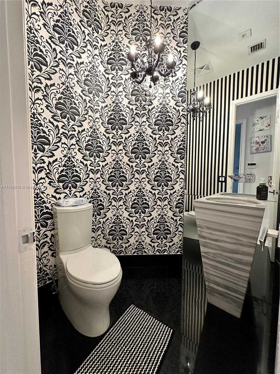 Small Image of 6801 NORTH WEST 113TH CT, Doral Number 21
