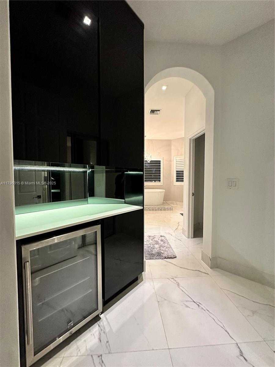 Small Image of 6801 NORTH WEST 113TH CT, Doral Number 35