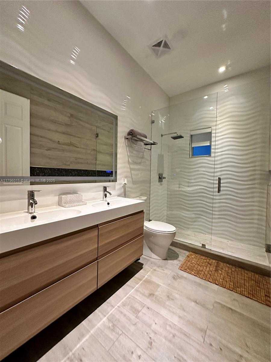 Small Image of 6801 NORTH WEST 113TH CT, Doral Number 37
