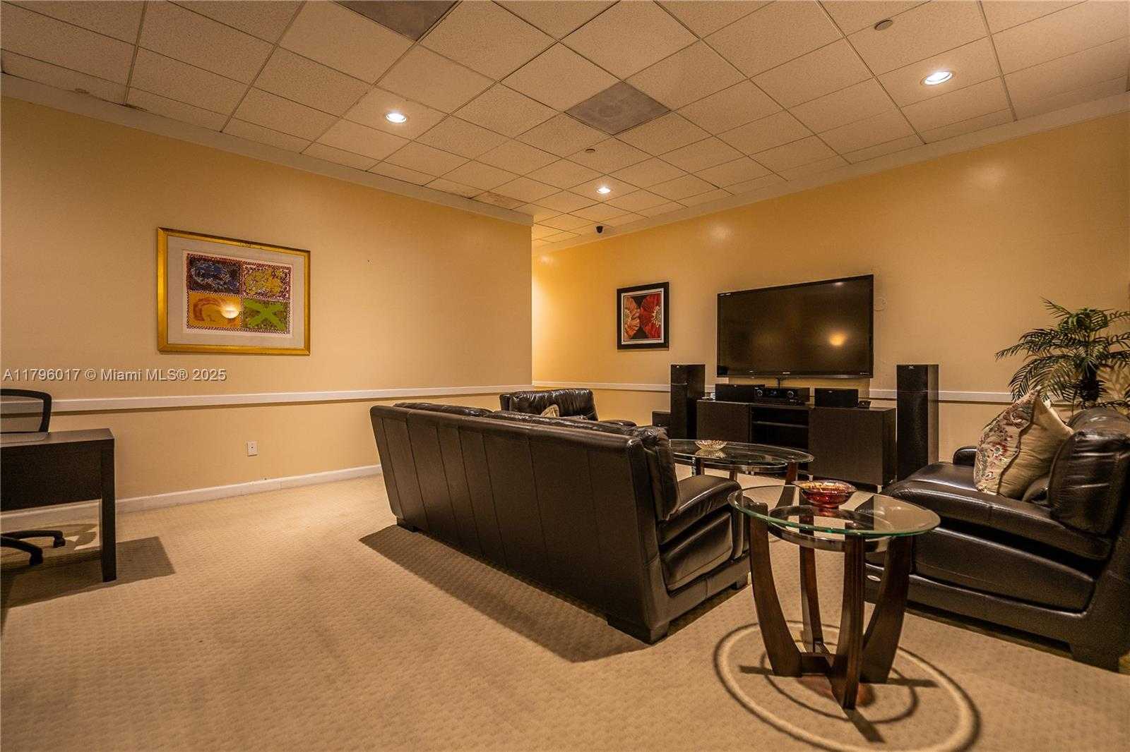 Small Image of 5700 COLLINS AVE #10M, Miami Beach Number 11