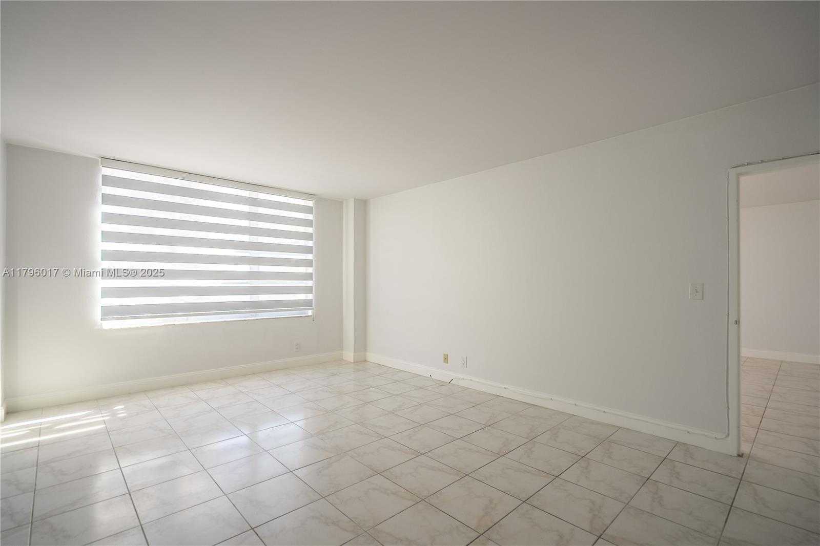Small Image of 5700 COLLINS AVE #10M, Miami Beach Number 12
