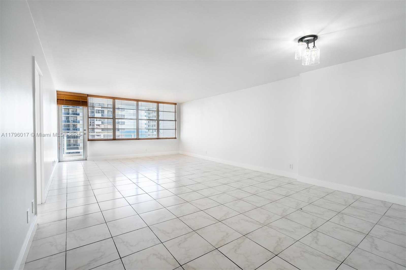 Small Image of 5700 COLLINS AVE #10M, Miami Beach Number 13