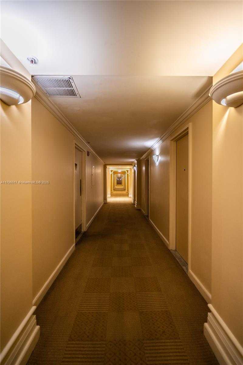 Small Image of 5700 COLLINS AVE #10M, Miami Beach Number 14