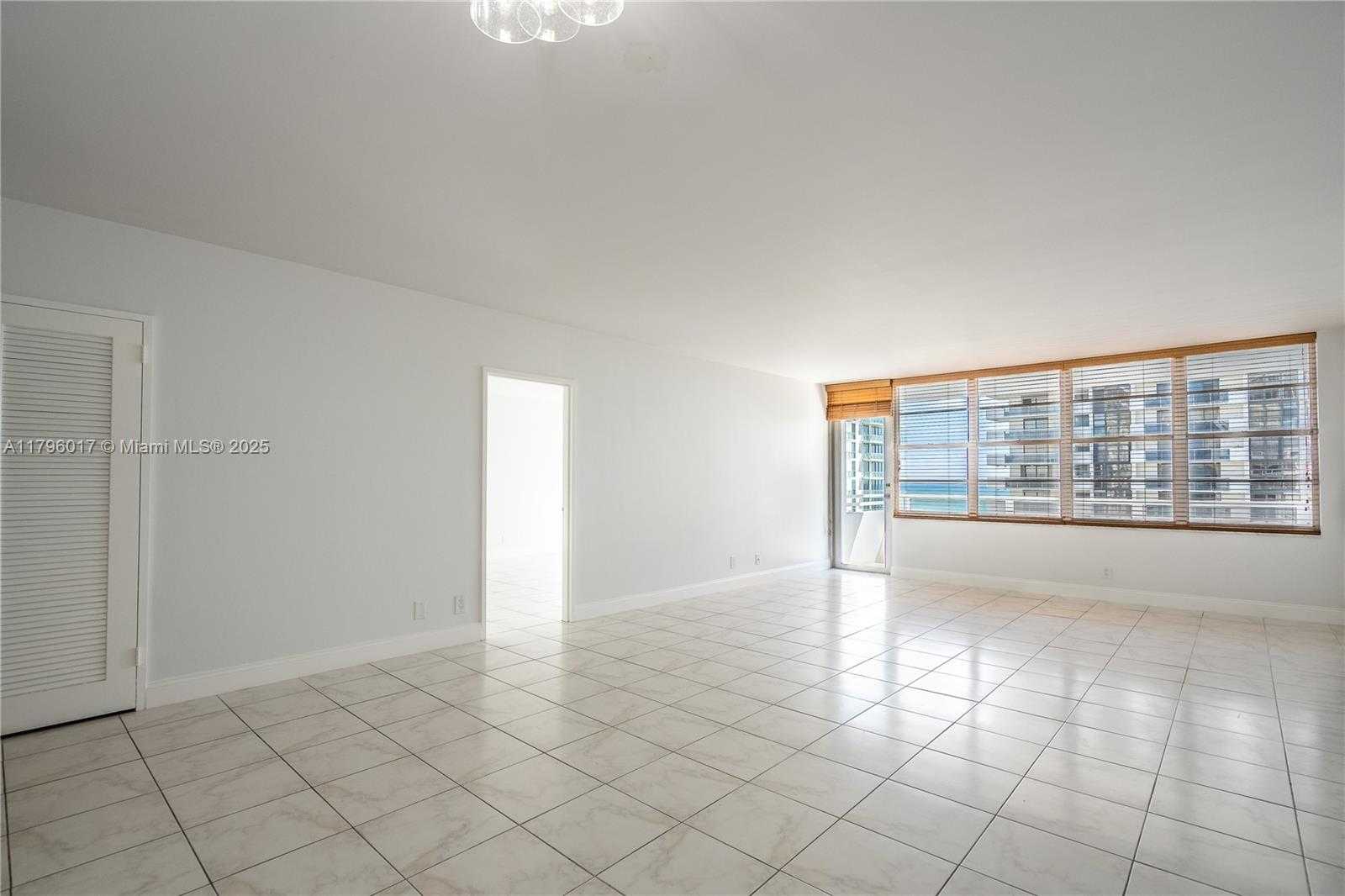 Small Image of 5700 COLLINS AVE #10M, Miami Beach Number 15