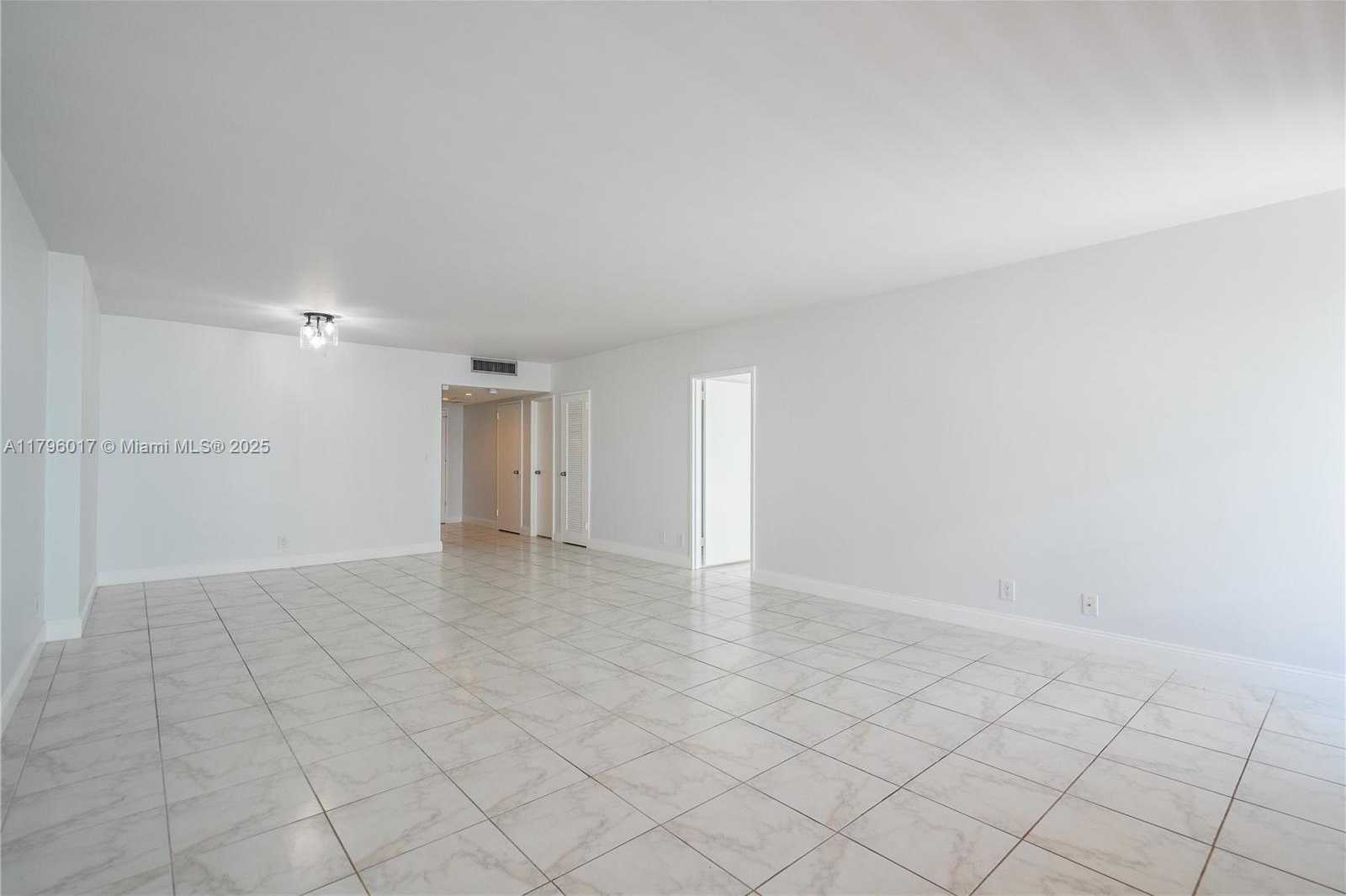 Small Image of 5700 COLLINS AVE #10M, Miami Beach Number 16
