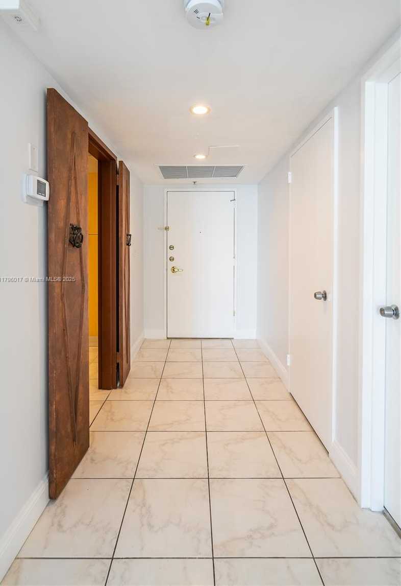 Small Image of 5700 COLLINS AVE #10M, Miami Beach Number 19