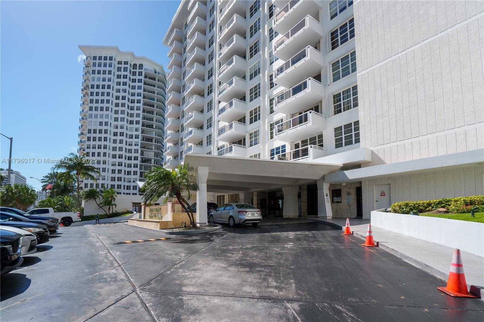 Small Image of 5700 COLLINS AVE #10M, Miami Beach Number 2