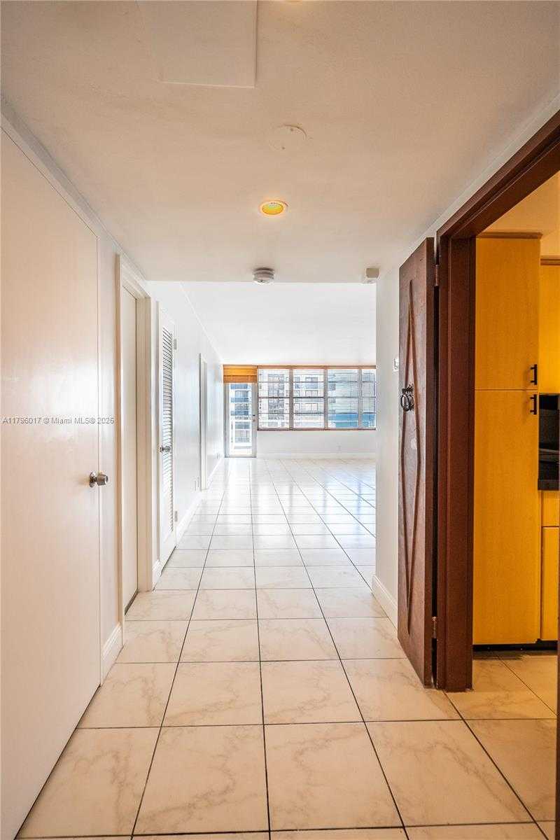 Small Image of 5700 COLLINS AVE #10M, Miami Beach Number 20