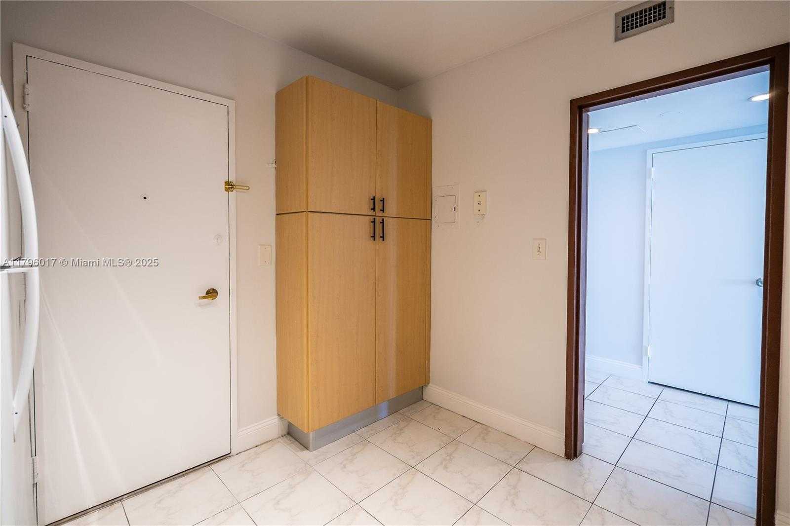 Small Image of 5700 COLLINS AVE #10M, Miami Beach Number 23
