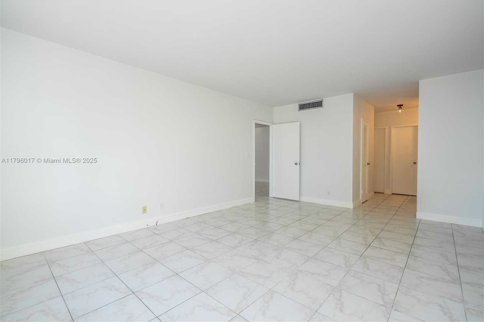 Small Image of 5700 COLLINS AVE #10M, Miami Beach Number 28