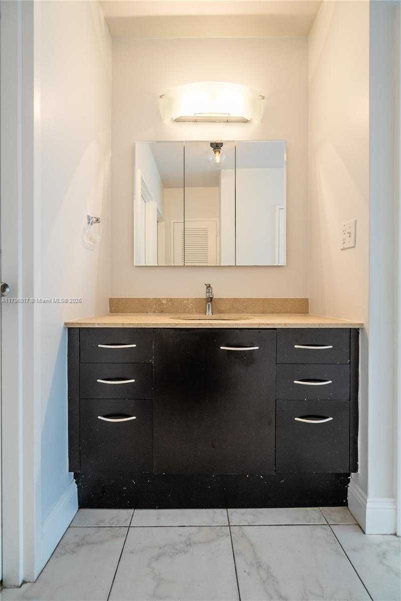 Small Image of 5700 COLLINS AVE #10M, Miami Beach Number 33