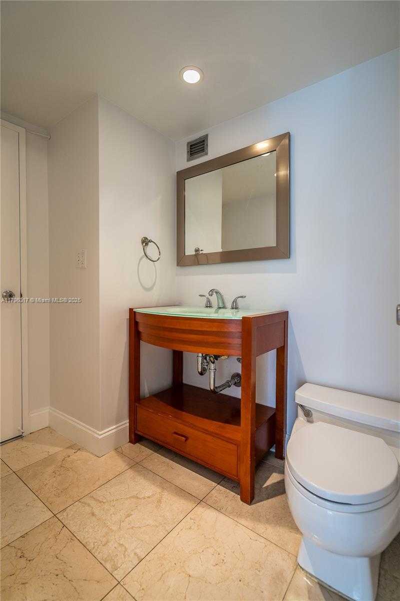 Small Image of 5700 COLLINS AVE #10M, Miami Beach Number 35