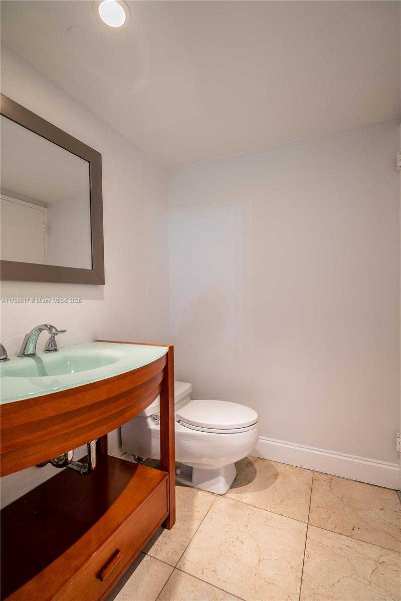 Small Image of 5700 COLLINS AVE #10M, Miami Beach Number 36