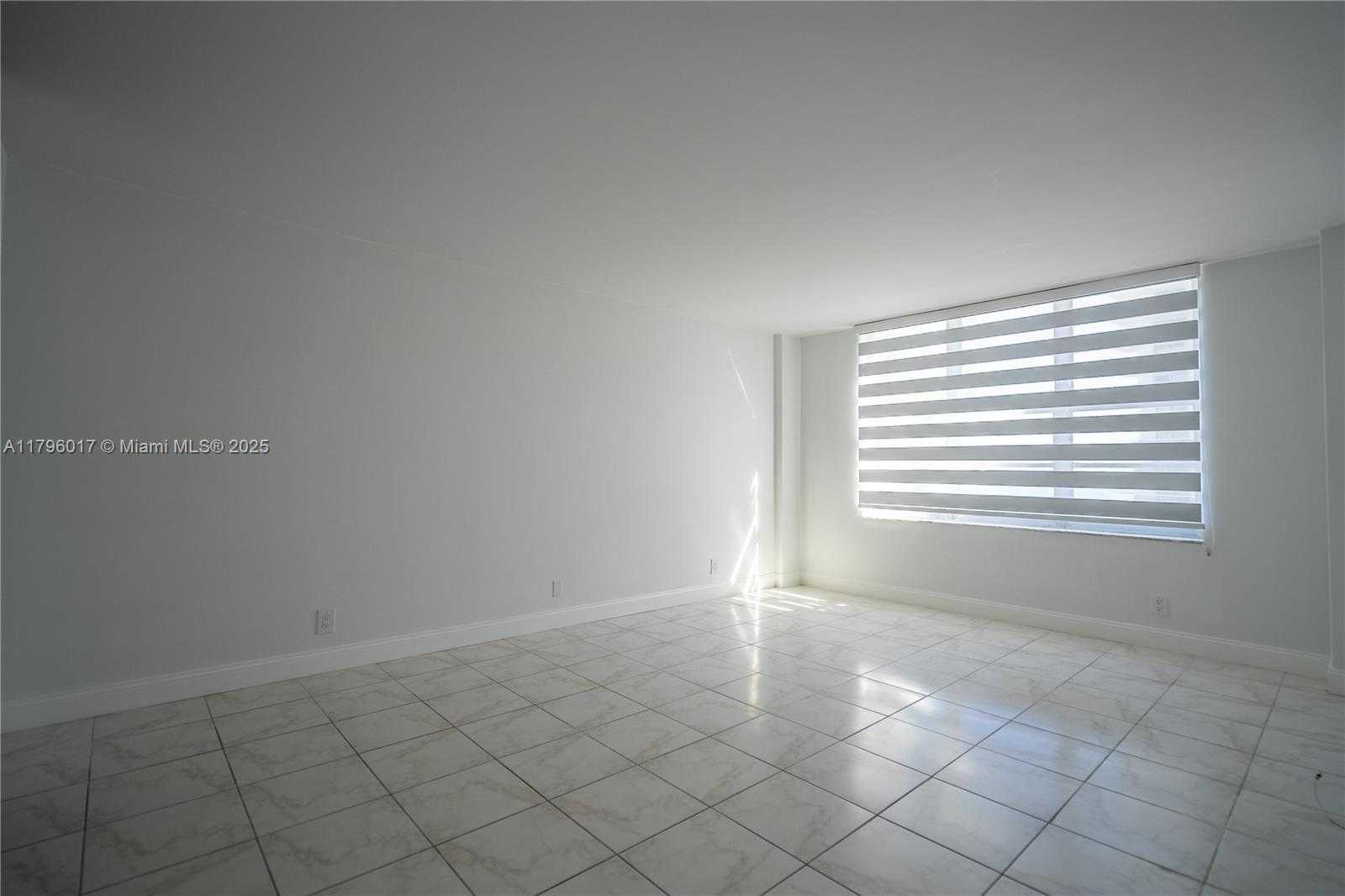 Small Image of 5700 COLLINS AVE #10M, Miami Beach Number 37