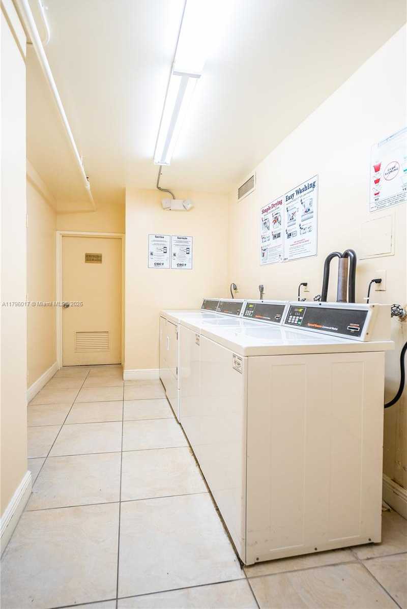 Small Image of 5700 COLLINS AVE #10M, Miami Beach Number 38