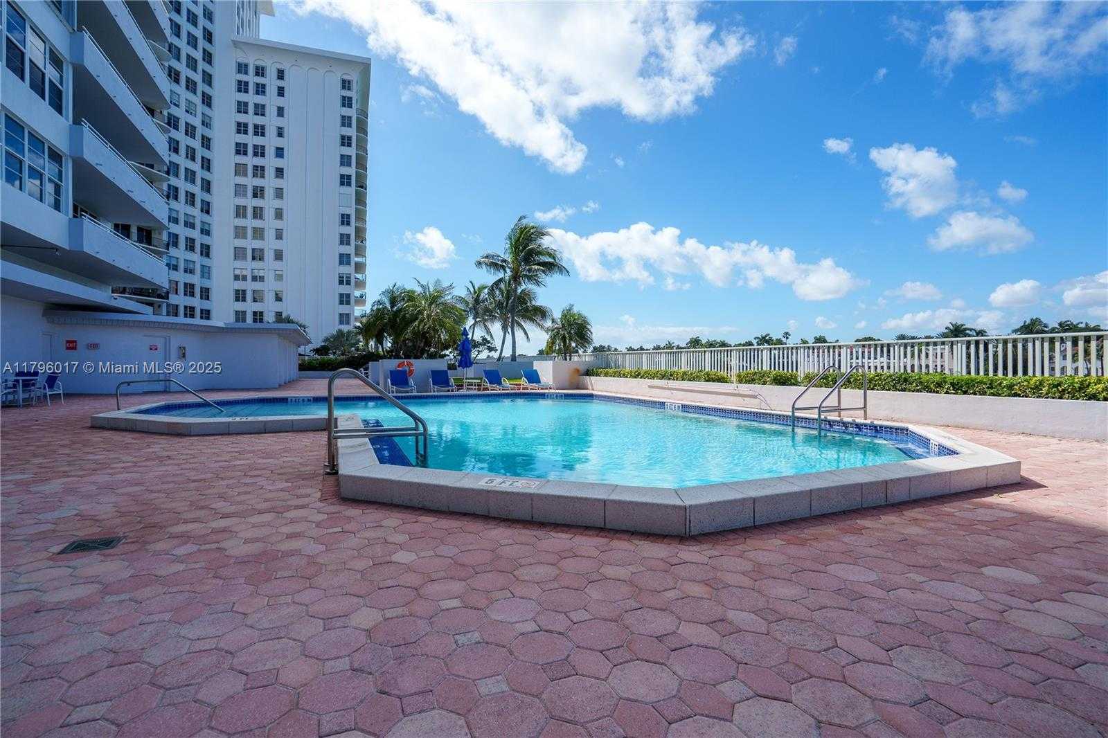 Small Image of 5700 COLLINS AVE #10M, Miami Beach Number 41