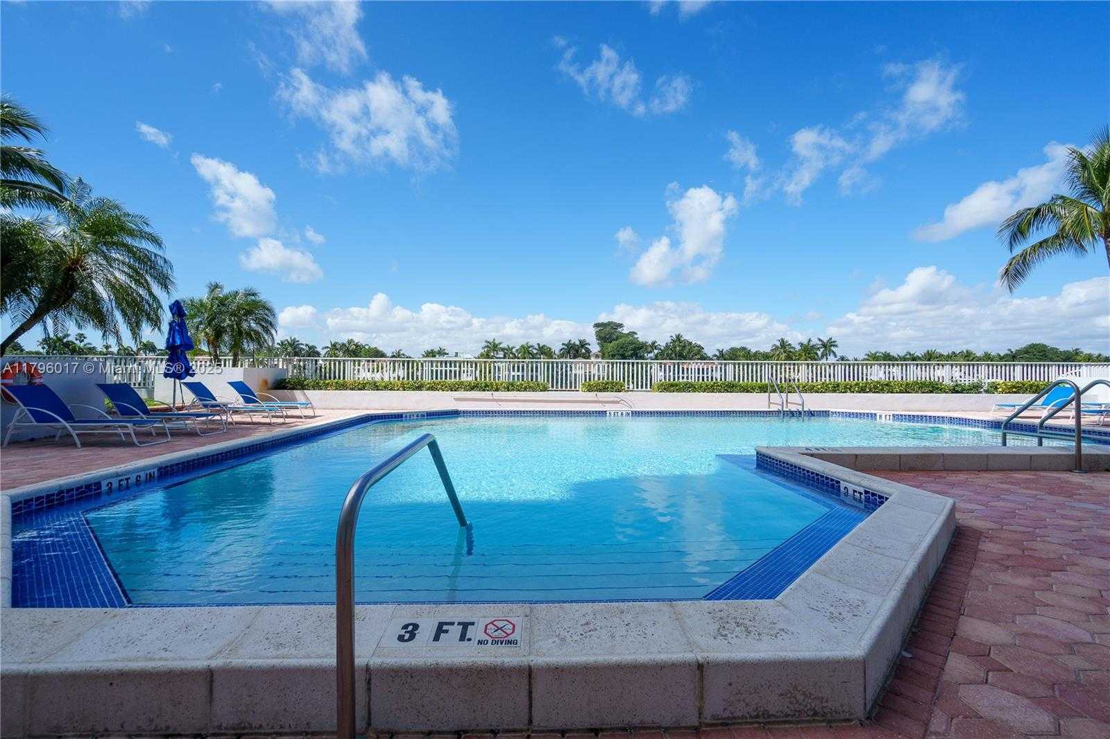 Small Image of 5700 COLLINS AVE #10M, Miami Beach Number 42