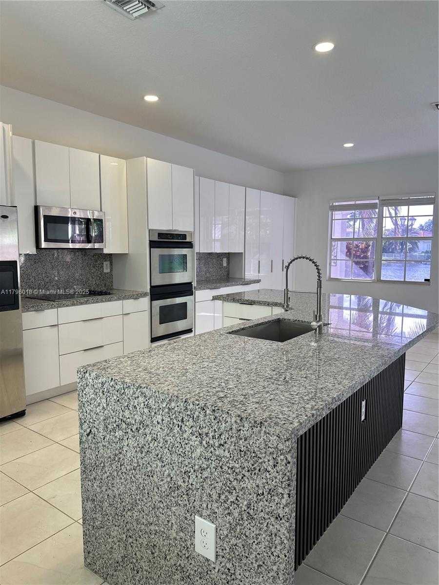 Small Image of 11388 NORTH WEST 68TH ST, Doral Number 3