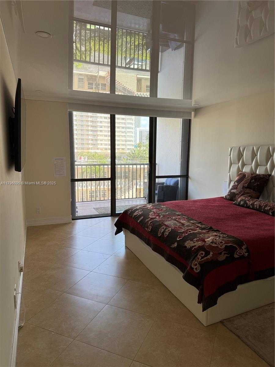 Small Image of 2017 SOUTH OCEAN DR #303, Hallandale Beach Number 5