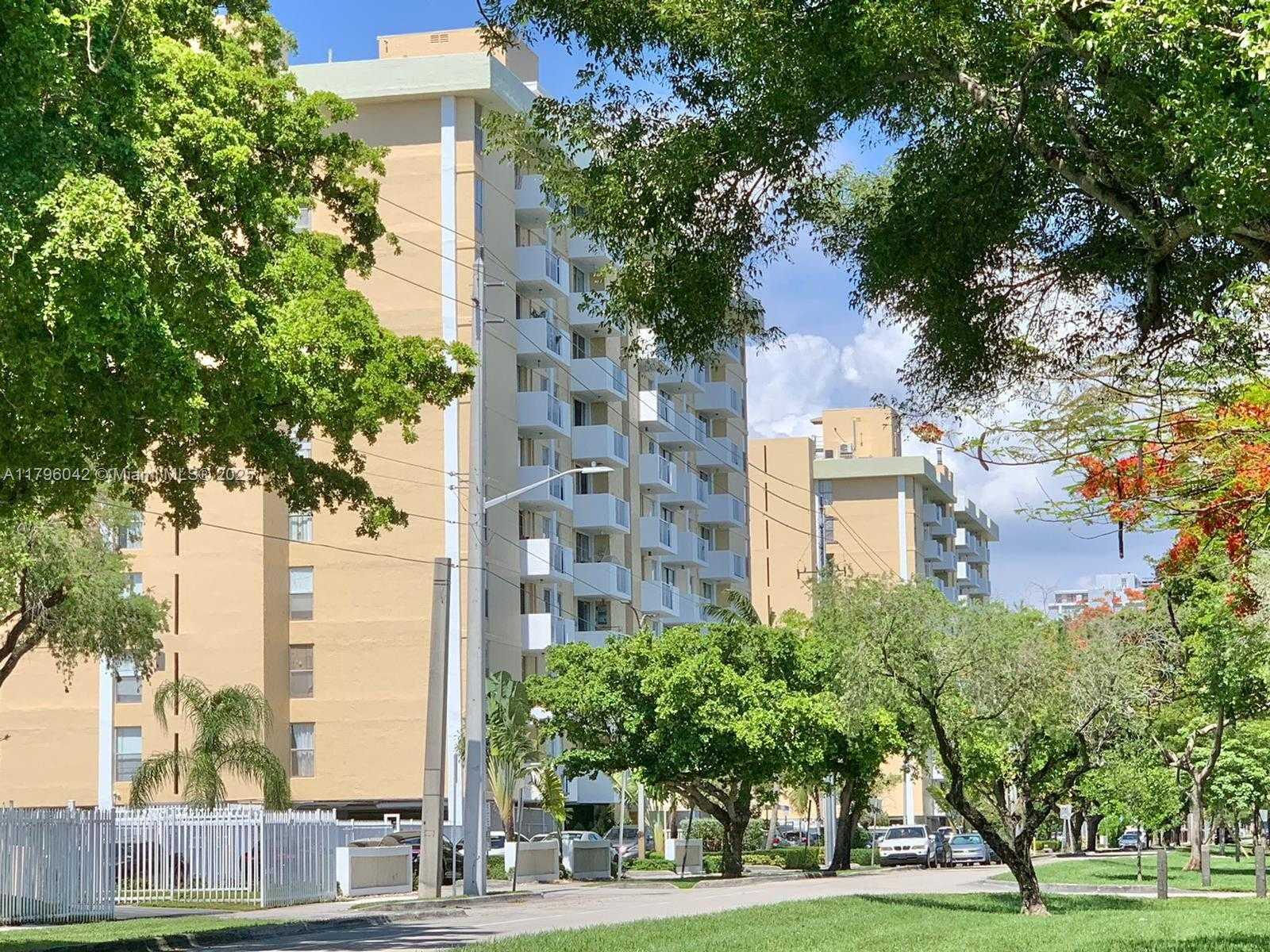Small Image of 2020 NORTH EAST 135TH ST #409, North Miami Number 22
