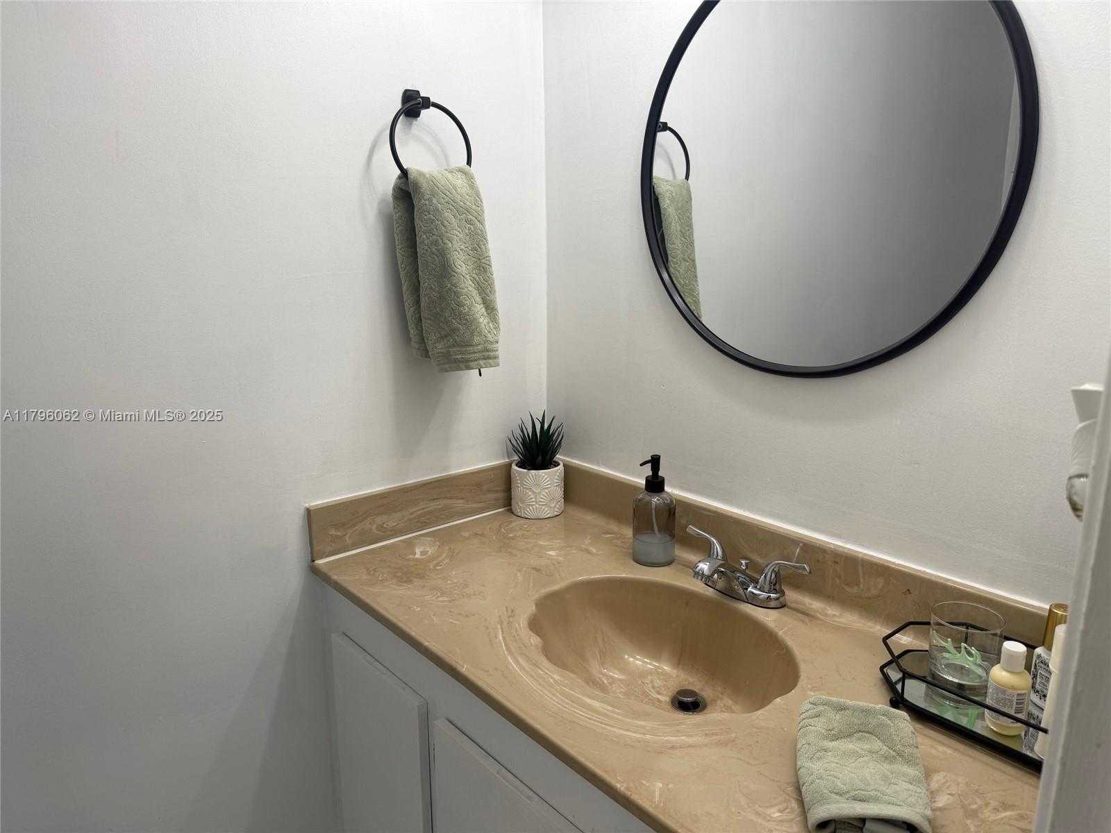 Small Image of 2500 PARKVIEW DR #1908, Hallandale Beach Number 13