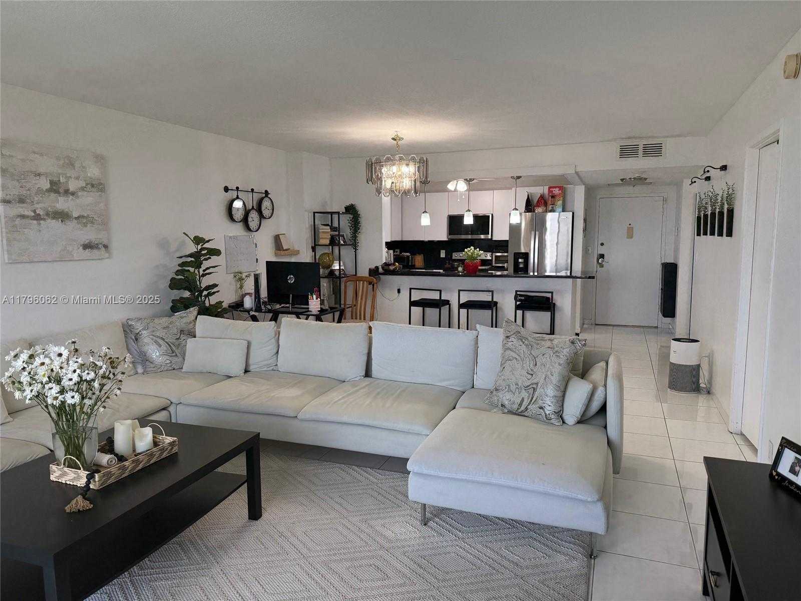 Small Image of 2500 PARKVIEW DR #1908, Hallandale Beach Number 5