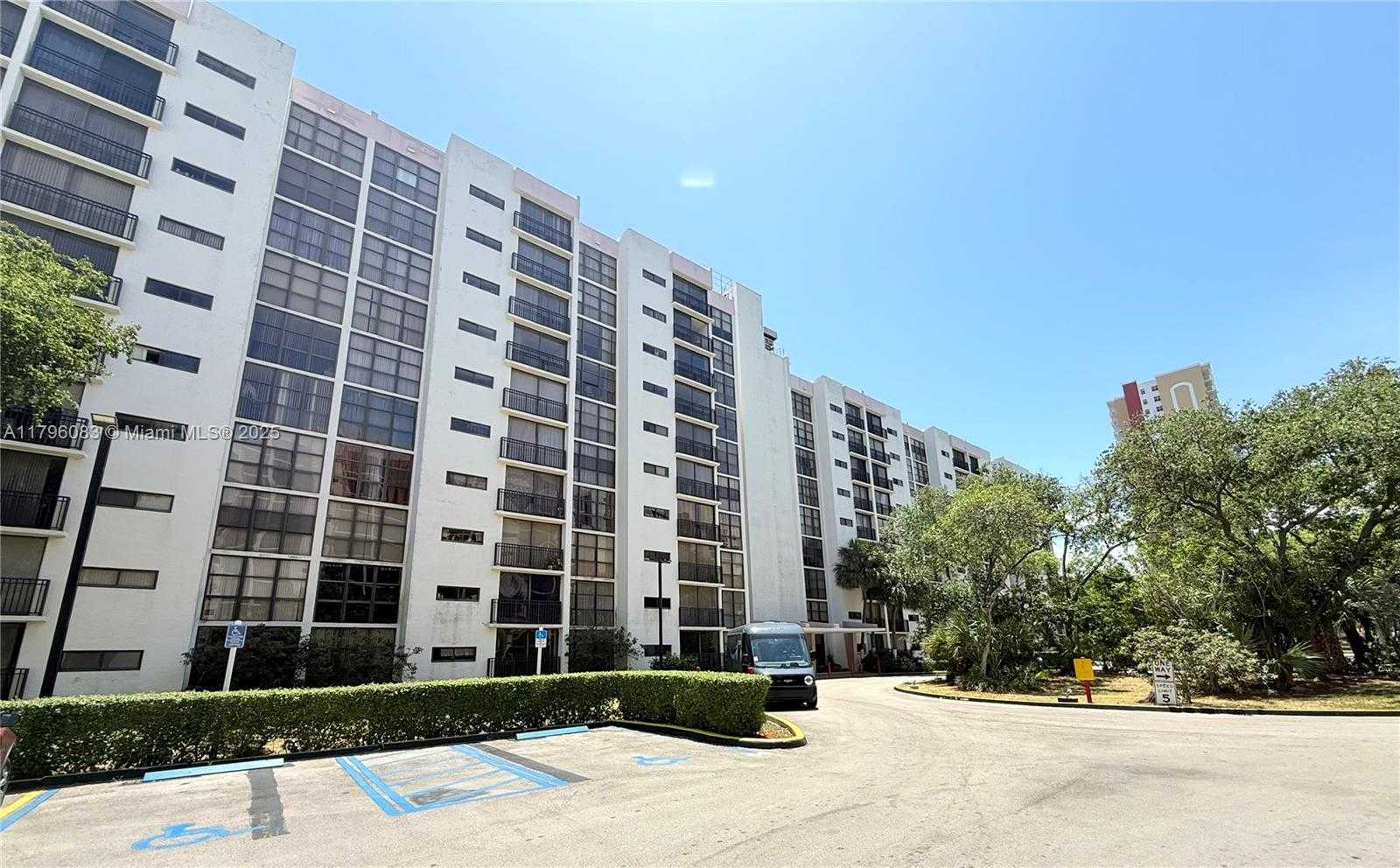 Small Image of 16909 NORTH BAY RD #116, Sunny Isles Beach Number 12
