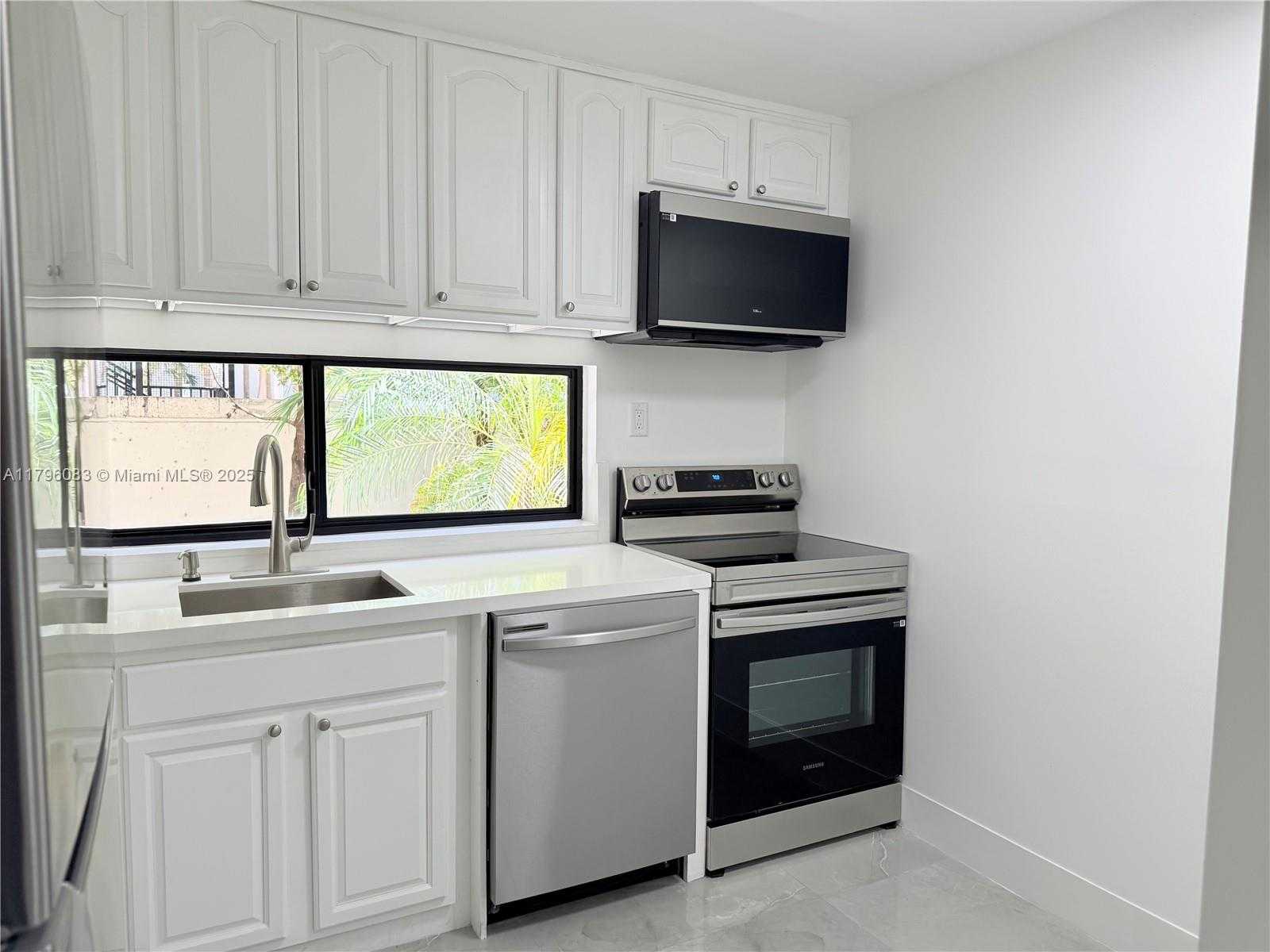 Small Image of 16909 NORTH BAY RD #116, Sunny Isles Beach Number 3