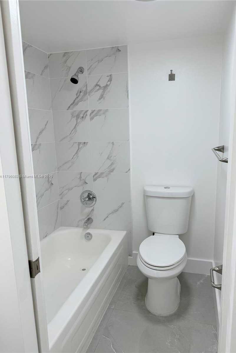 Small Image of 16909 NORTH BAY RD #116, Sunny Isles Beach Number 7
