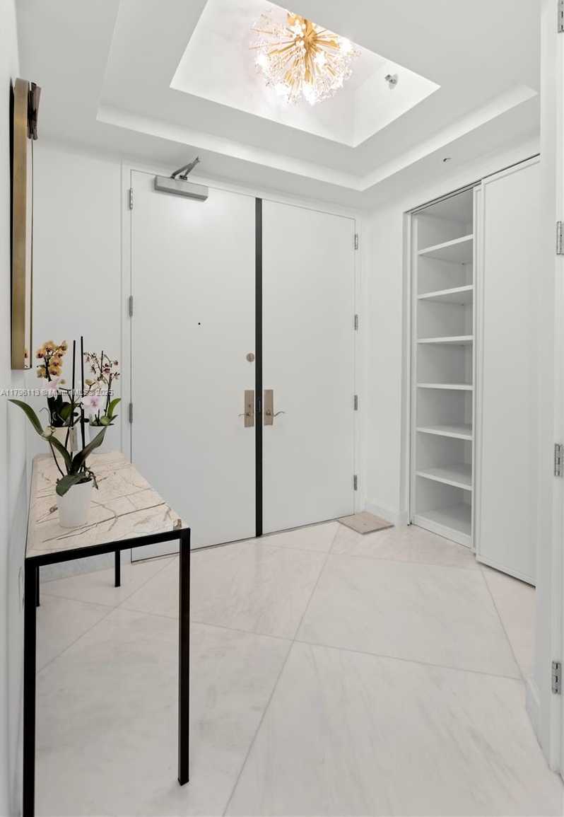Small Image of 100 SOUTH POINTE DR #2508, Miami Beach Number 11